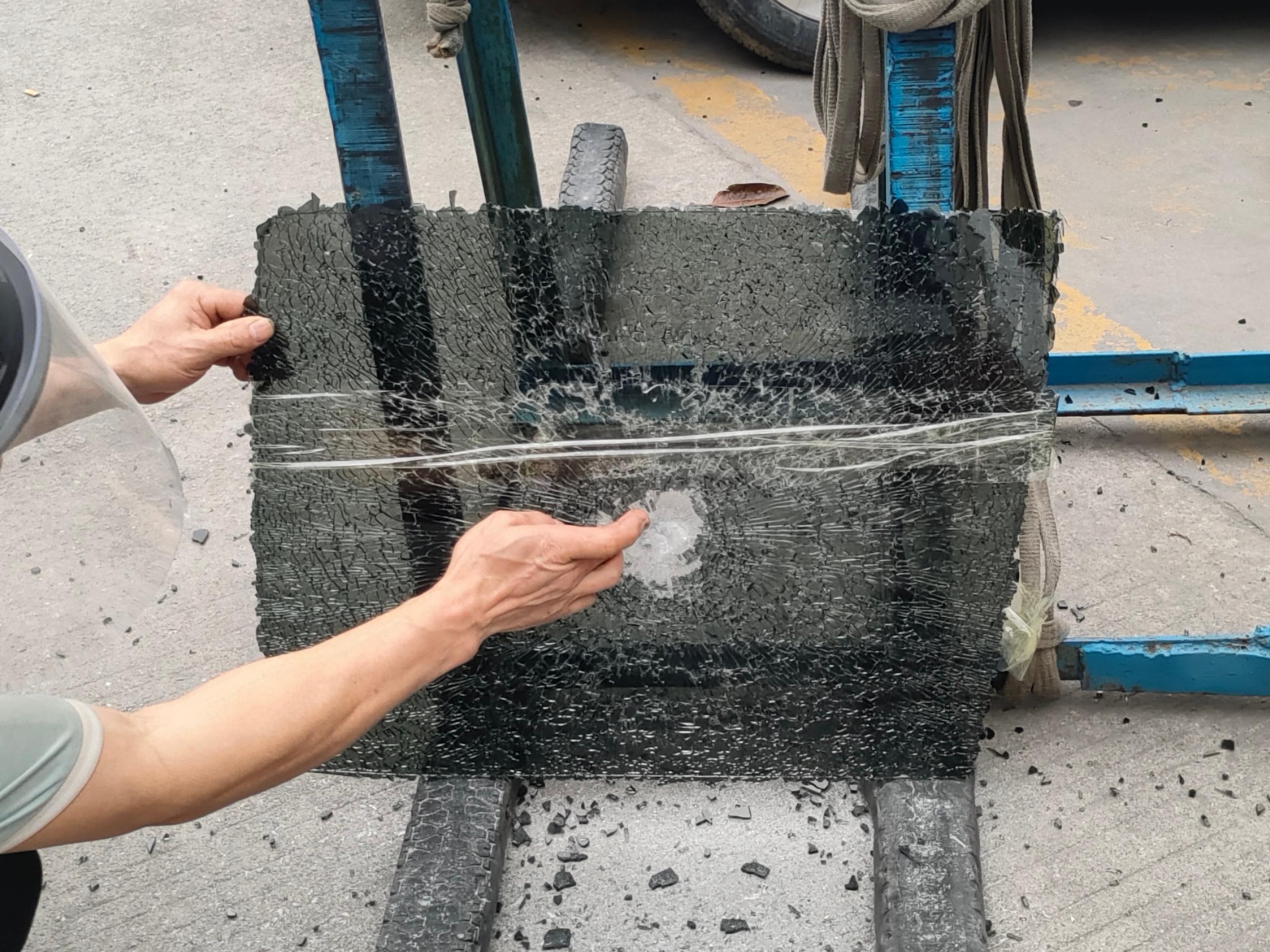 防暴玻璃:高強度安全防護的多層復合材料